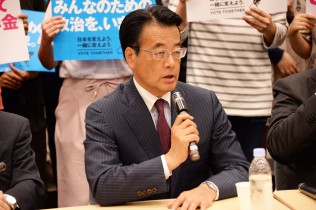 岡田克也代表