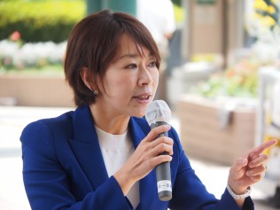 山尾志桜里政調会長