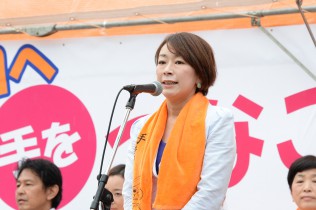 山尾政調会長