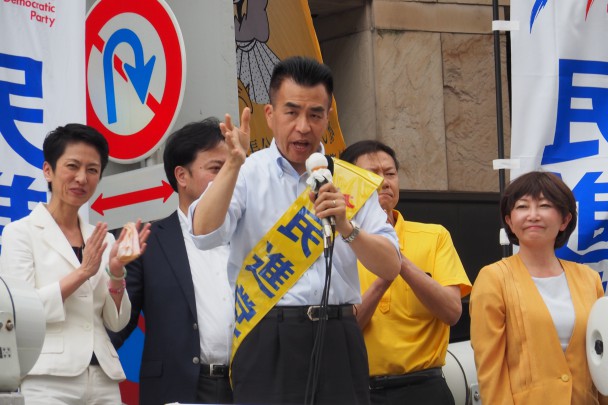 名鉄岐阜駅近くでの街頭演説会