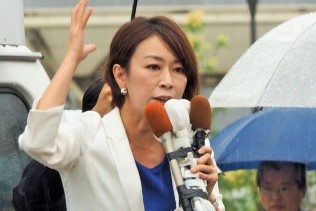 山尾政調会長