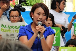 山尾志桜里政調会長