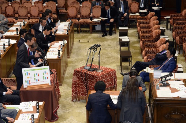 安倍総理にただす井坂議員