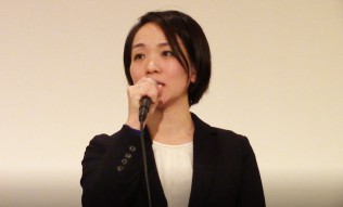 民進党大学で決意を述べる日比美咲さん