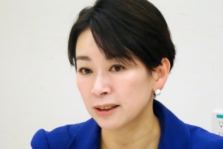 山尾志桜里国民運動局長