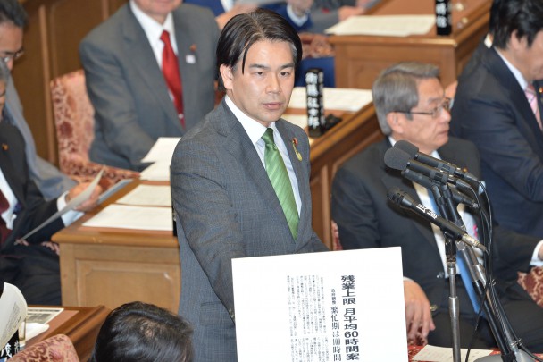 質問に立つ大西議員