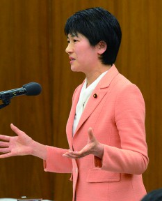 決算行政監視委員会　西村 智奈美（にしむら・ちなみ）議員